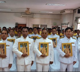 จัดพิธีรับพระราชทานพระบรมฉายาลักษณ์พระบาทสมเด็จพระเจ้าอยู่หัว และสมเด็จพระนางเจ้าฯพระบรมราชินี เนื่องในโอกาศพระบรมราชาภิเษก 